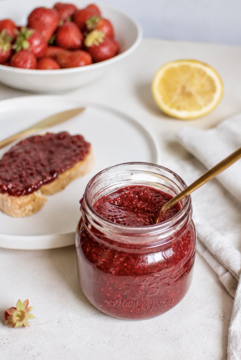 Confiture aux baies et cerises faible en sucre