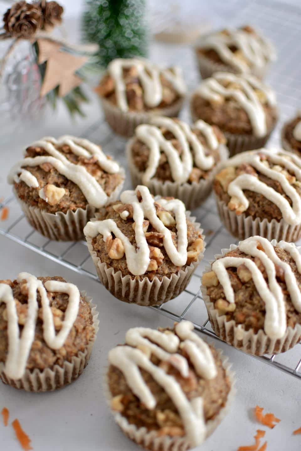 Cupcakes nutritifs aux carottes avec glaçage aux noix de cajou