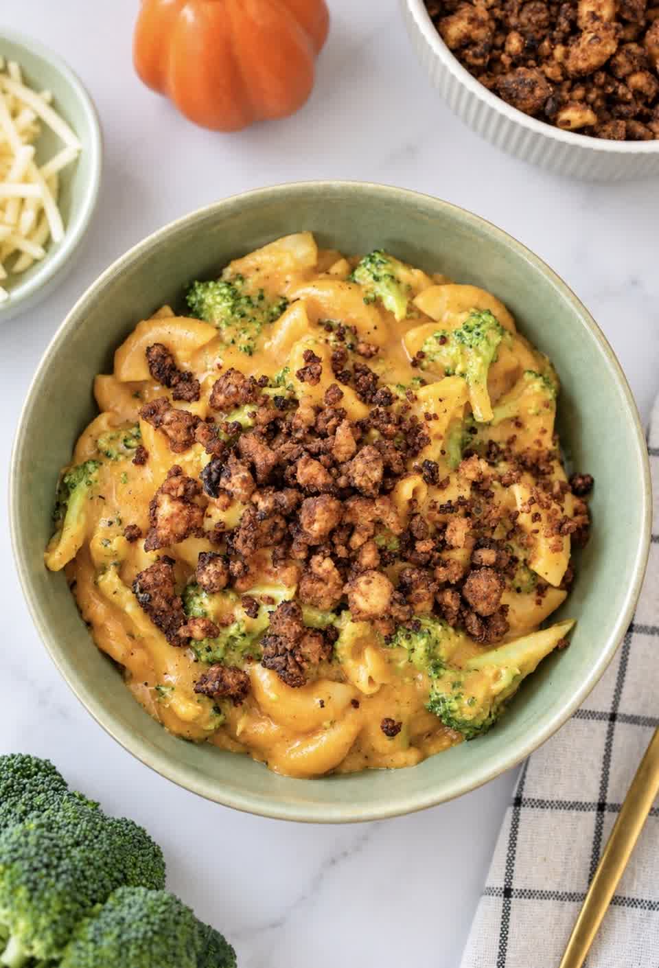 Protein Pumpkin Mac and Cheese with Bacon-Style Tofu